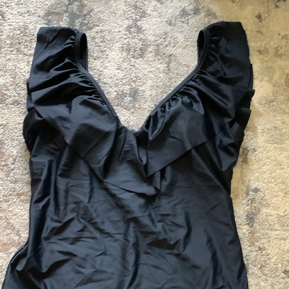 Raisins Barbados Ruffle Off-The-Shoulder Cheeky One-Piece‎ Black Swimsuit 16W - Picture 5 of 11